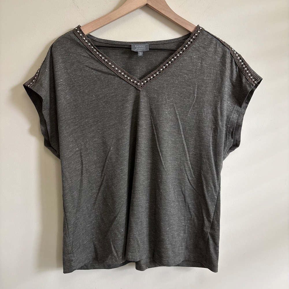Berkley Jensen Womens XL Gray Heather Studded Crochet Trim V-Neck Top Tee